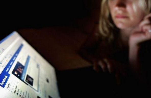 Μάστιγα οι ηλεκτρονικοί εκβιασμοί: Κοπέλες με νευρικό κλονισμό εξ αιτίας της δημοσιοποίησης γυμνών τους φωτογραφιών - Φωτογραφία 1