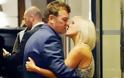 AΠΙΣΤΕΥΤΟ: Παντρεμένος ηθοποιός φιλάει δημοσίως την ερωμένη του...[photos] - Φωτογραφία 3