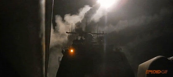 Το Πολεμικό Ναυτικό των ΗΠΑ εγκαινιάζει τους πυραύλους Τόμαχοκ εναντίον της ISIS [Βίντεο] - Φωτογραφία 1