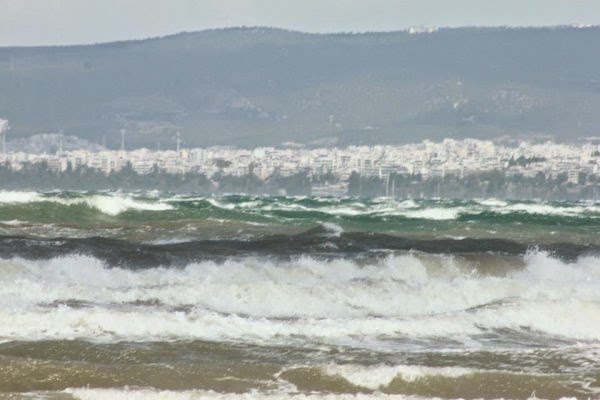 Προβλήματα από τους σφοδρούς ανέμους στη Θεσσαλονίκη [photos] - Φωτογραφία 2