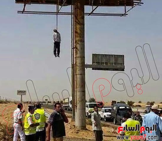 Απαγχονίστηκε από διαφημιστική πινακίδα στην Αίγυπτο... - Φωτογραφία 4