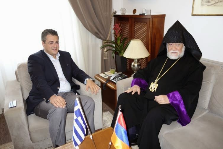 Ο Προκαθήμενος της Αρμένικης Ορθόδοξης Εκκλησίας στον Περιφερειάρχη Κεντρικής Μακεδονίας Απόστολο Τζιτζικώστα - Φωτογραφία 2