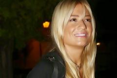 Φαίη Σκορδά: Με black & white στυλ στο Κολωνάκι