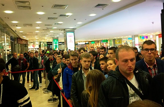 Πανικός τις πρώτες ώρες για το iphone 6 στην Ρωσία - Φωτογραφία 2