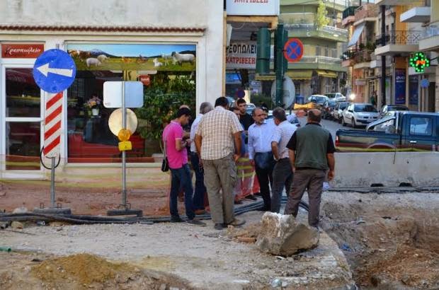 Πάτρα: Συγκέντρωση διαμαρτυρίας από κατοίκους και καταστηματάρχες στα Ταμπάχανα - Η ΔΕΗ μπλόκαρε τις εργασίες για τη Μίνι Περιμετρική - Φωτογραφία 2