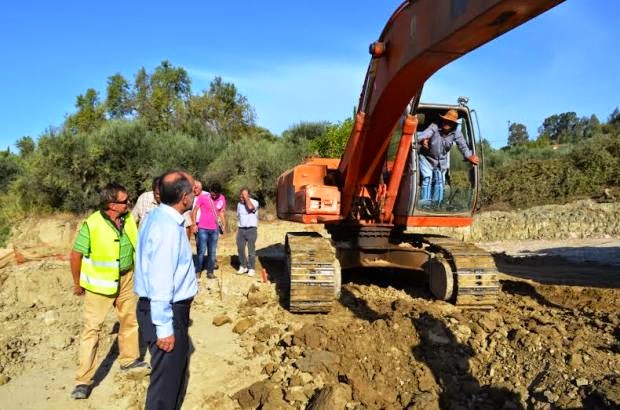 Πάτρα: Συγκέντρωση διαμαρτυρίας από κατοίκους και καταστηματάρχες στα Ταμπάχανα - Η ΔΕΗ μπλόκαρε τις εργασίες για τη Μίνι Περιμετρική - Φωτογραφία 5