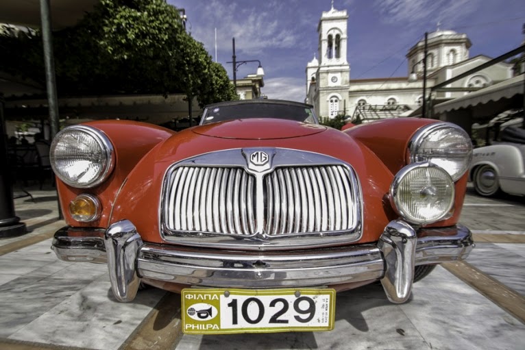 Χαμός από πανέμορφά ιστορικά αυτοκίνητα στη Πλατεία Ελευθερίας της Λαμίας - Φωτογραφία 1
