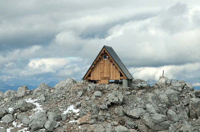 Το καταφύγιο που κόβει την ανάσα: Δωρεάν διαμονή στα 2.529 μέτρα στις κορυφές των Αλπεων - Φωτογραφία 2