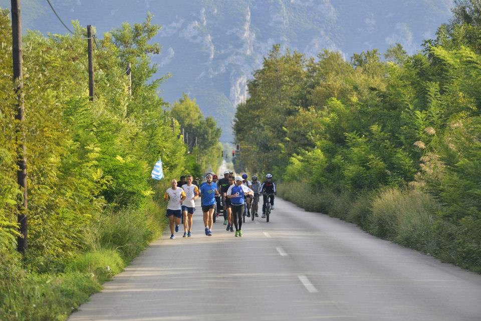 H Λαμπαδηδρομία για την Ειρήνη πέρασε από τη Λαμία! [photos] - Φωτογραφία 2