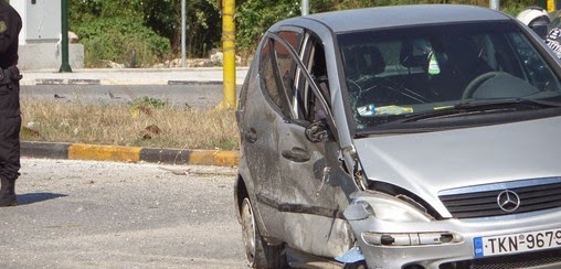Σφοδρή σύγκρουση οχημάτων στα Τρίκαλα [photos] - Φωτογραφία 1