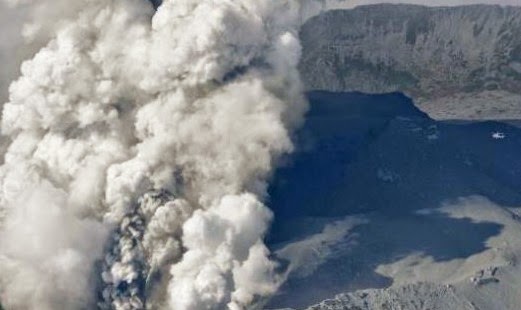 Τρόμος στην Ιαπωνία με την έκρηξη ηφαιστείου...30 ορειβάτες σε κώμα - Φωτογραφία 1