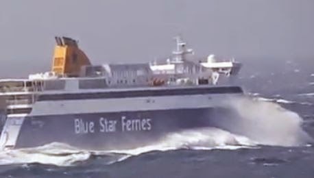 Το Blue Star Ιθάκη πάλεψε με τα κύματα [video] - Φωτογραφία 1