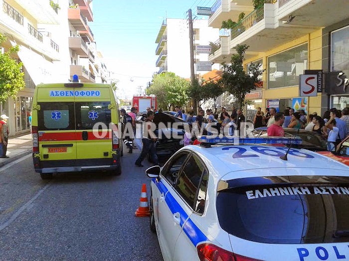 Μεσολόγγι: Σφοδρή σύγκρουση Ι.Χ. έξω από την Πυροσβεστική Υπηρεσία - Φωτογραφία 2