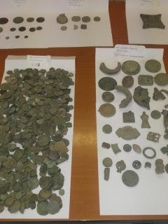 Βρήκαν θησαυρό στην Ημαθία - Είχε στο σπίτι του πάνω από 1.000 αρχαία νομίσματα και κοσμήματα - Φωτογραφία 4