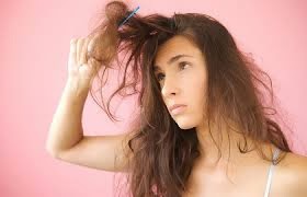 Πώς να γιατρέψεις πραγματικά τις ταλαιπωρημένες άκρες των μαλλιών σου! - Φωτογραφία 1