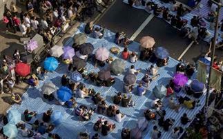 Πυκνώνουν οι ομπρέλες στην «επανάσταση» του Χονγκ Κονγκ - Φωτογραφία 1