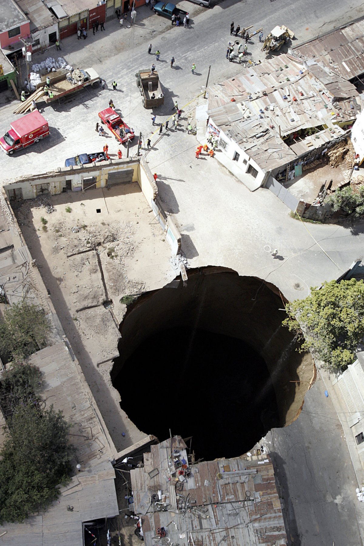 Γιγαντιαίες τρύπες στη Γη που «καταπίνουν» μέχρι και σπίτια! - Φωτογραφία 11
