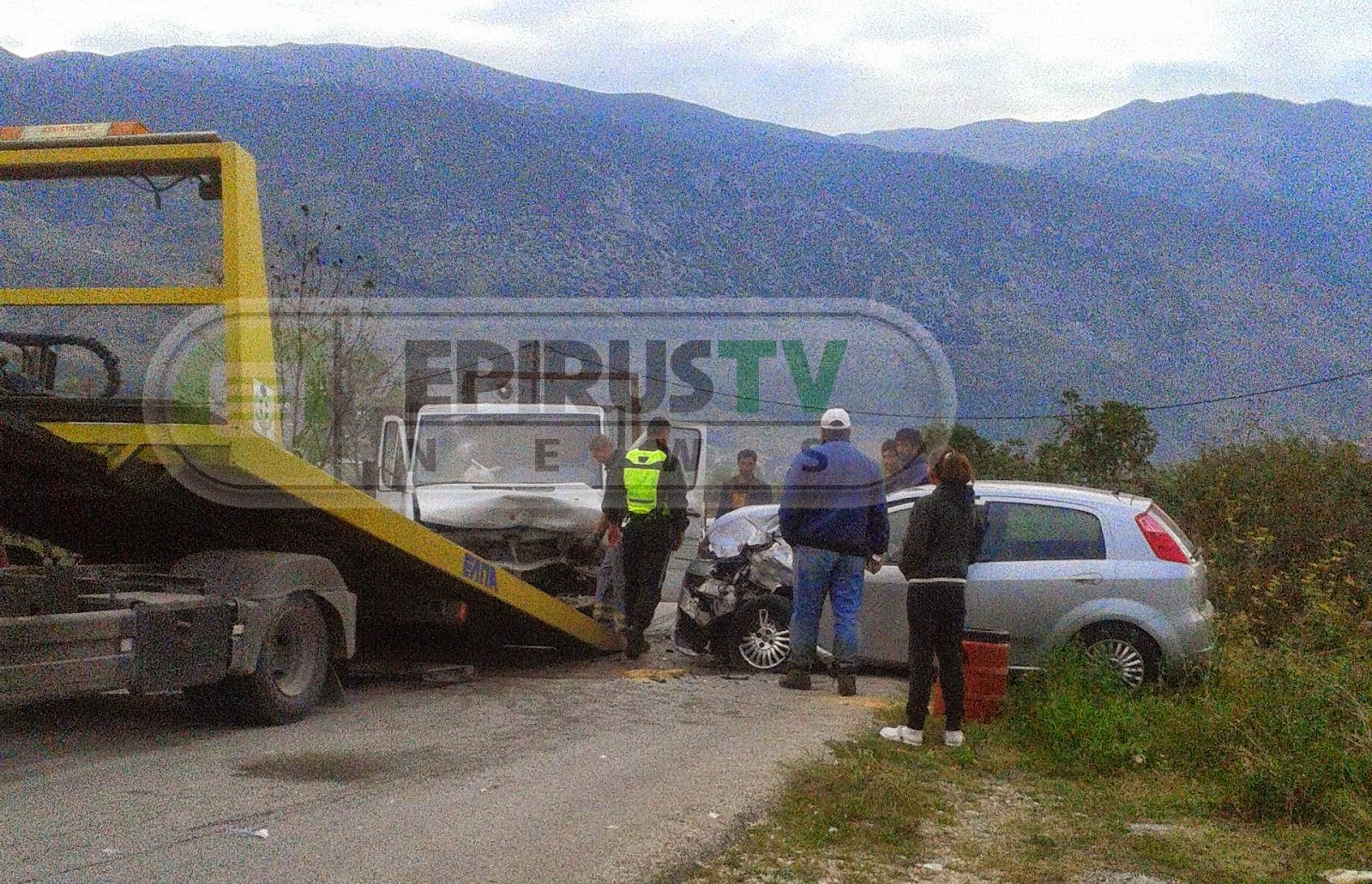 Τροχαίο στα Ιωάννινα με 5 τραυματίες - Ανάμεσά τους και 2 παιδιά [photos] - Φωτογραφία 2