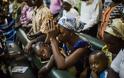 Φωτογραφίες γροθιά στο στομάχι κατέγραψε με το φακό του φωτορεπόρτερ  στη Λιβερία που δοκιμάζεται από το ιό Έμπολα (Pics) - Φωτογραφία 7