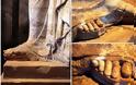 Αμφίπολη: Τα πόδια των Καρυάτιδων αποκαλύπτουν και κλείνουν στόματα