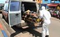 «Αναστήθηκε» θύμα του Έμπολα που ήταν επί μέρες αφημένο στο δρόμο - Φωτογραφία 9