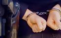 Χειροπέδες σε δυο άτομα σε βάρος των οποίων εκκρεμούσαν διεθνή εντάλματα σύλληψης