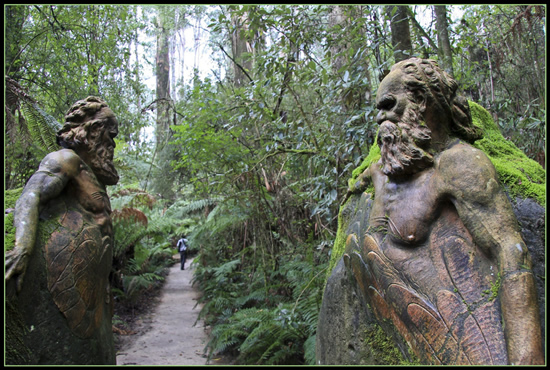 Μυστηριώδη αγάλματα σε τροπικό δάσος! - Φωτογραφία 2