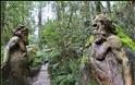 Μυστηριώδη αγάλματα σε τροπικό δάσος!