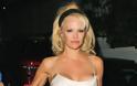 Η Pamela Anderson σε βραδυνή έξοδο της στο Chateau Marmont του West Hollywood - Φωτογραφία 3