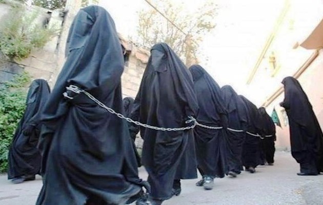 Ισλαμικό Κράτος: Πουλάνε γυναίκες σε σκλαβοπάζαρα σε τιμές… ευκαιρίας - Φωτογραφία 1