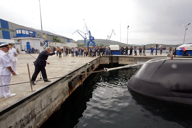 Στη θάλασσα το πρώτο υποβρύχιο του Πολεμικού Ναυτικού που κατασκευάστηκε στην Ελλάδα - Δείτε τις εντυπωσιακές φωτογραφίες - Φωτογραφία 6