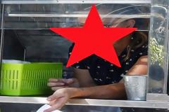 Ποια ΔΙΑΣΗΜΗ και ΚΟΥΚΛΑΡΑ ηθοποιός ΤΑ ΕΧΑΣΕ ΟΛΑ και πουλάει παγωτά; [photos]
