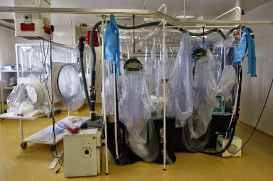 Ανησυχία σε όλη την Ευρώπη - Νοσοκόμα προσβλήθηκε από τον ιό του Έμπολα - Φωτογραφία 1