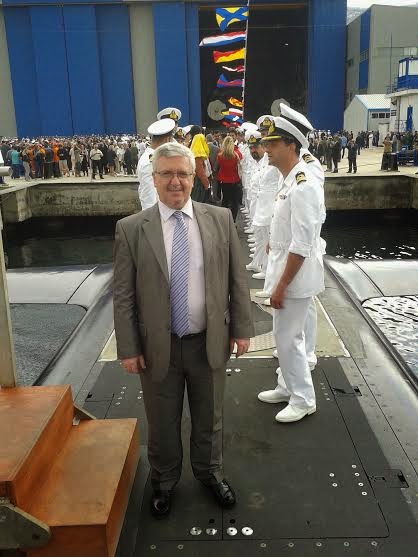 Ο Γαβριήλ Αβραμίδης στις εγκαταστάσεις των Ελληνικών Ναυπηγείων Α.Ε., στο Σκαραμαγκά - Φωτογραφία 3