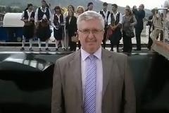 Ο Γαβριήλ Αβραμίδης στις εγκαταστάσεις των Ελληνικών Ναυπηγείων Α.Ε., στο Σκαραμαγκά