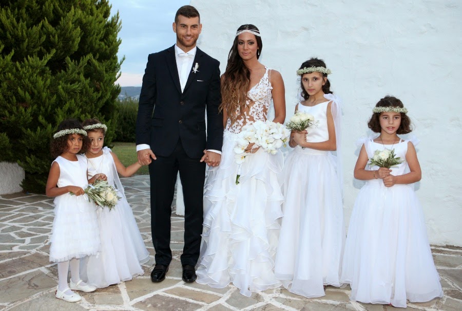 Δείτε τις πρώτες φωτογραφίες από τον γάμο της Μάντη Περσάκη και του Αλέξανδρου Νικολαϊδη! - Φωτογραφία 2