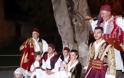 Ιερέας στην Ηλεία: Δεν θα βαπτίσω το παιδί γιατί φοράτε Ελληνικές παραδοσιακές στολές!