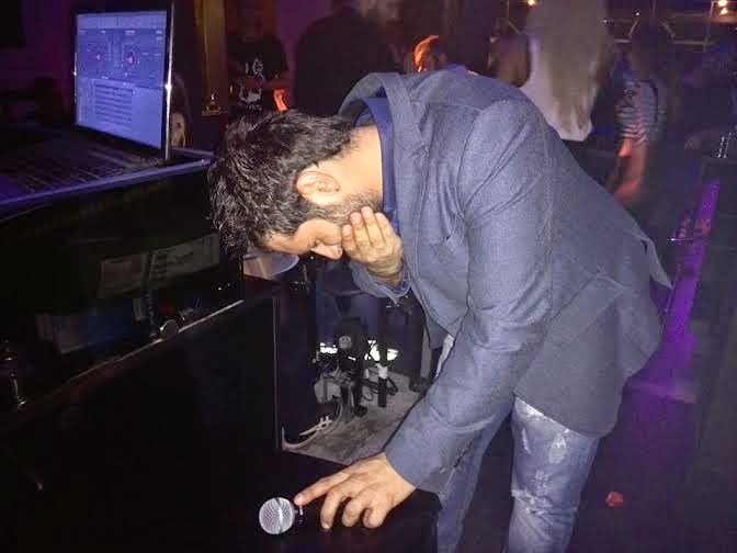 ΑΠΙΣΤΕΥΤΟ: Έλληνας τραγουδιστής χτυπήθηκε από ρεύμα στο μαγαζί που εμφανιζόταν [photos] - Φωτογραφία 5