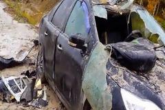 Κυνηγός τόλμησε να πυροβολήσει αρκούδα - Δείτε πως του έκανε το αυτοκίνητο [photos]