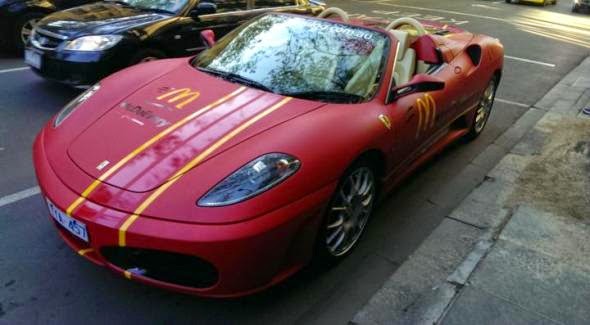 Κάνουν delivery με… Ferrari! Δείτε ποια είναι η χρέωση! - Φωτογραφία 2