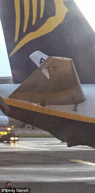 Τρόμος στο έδαφος - Δύο αεροσκάφη της Ryanair συγκρούστηκαν μεταξύ τους στο αεροδρόμιο του Δουβλίνου - Φωτογραφία 2