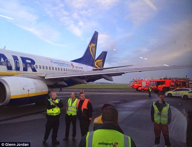 Τρόμος στο έδαφος - Δύο αεροσκάφη της Ryanair συγκρούστηκαν μεταξύ τους στο αεροδρόμιο του Δουβλίνου - Φωτογραφία 3