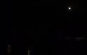 Έφτασαν οι εξωγήινοι στη Γη; Ζευγάρι είδε UFO στον ουρανό του Λονδίνου και το τράβηξε με το κινητό [video + photo] - Φωτογραφία 3