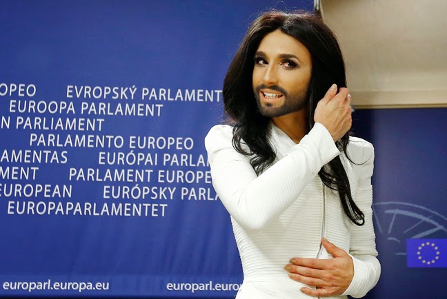 Δείτε την Κοντσίτα στο Ευρωκοινοβούλιο, η οποία εμφανίστηκε με ένα λευκό ταγέρ [photos] - Φωτογραφία 3