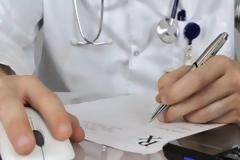 ΠΡΩΤΗ ΦΟΡΑ ΒΛΕΠΟΥΜΕ να γίνεται συνταγογράφηση σε καφενείο...Δείτε τις φωτογραφίες και θα πάθετε πλάκα! [photos]
