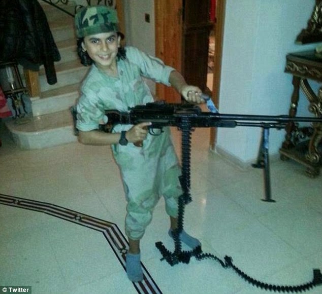 Νεκρός ο μόλις 10 ετών μαχητής των τζιχαντιστών - Πολεμούσε στη Συρία [photos] - Φωτογραφία 2