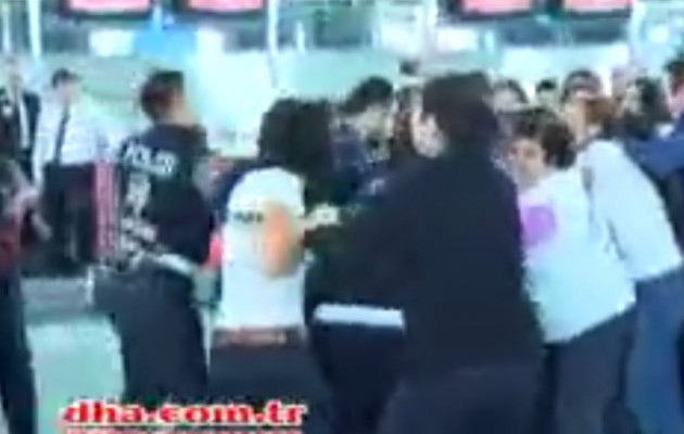 Χάος: Κούρδισσες εισβάλουν στο αεροδρόμιο της Κωνσταντινούπολης (βίντεο) - Φωτογραφία 1