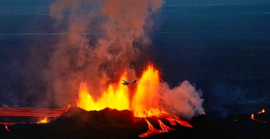 Συναρπαστική πτήση πάνω από ενεργό ηφαίστειο στην Ισλανδία! [video] - Φωτογραφία 1