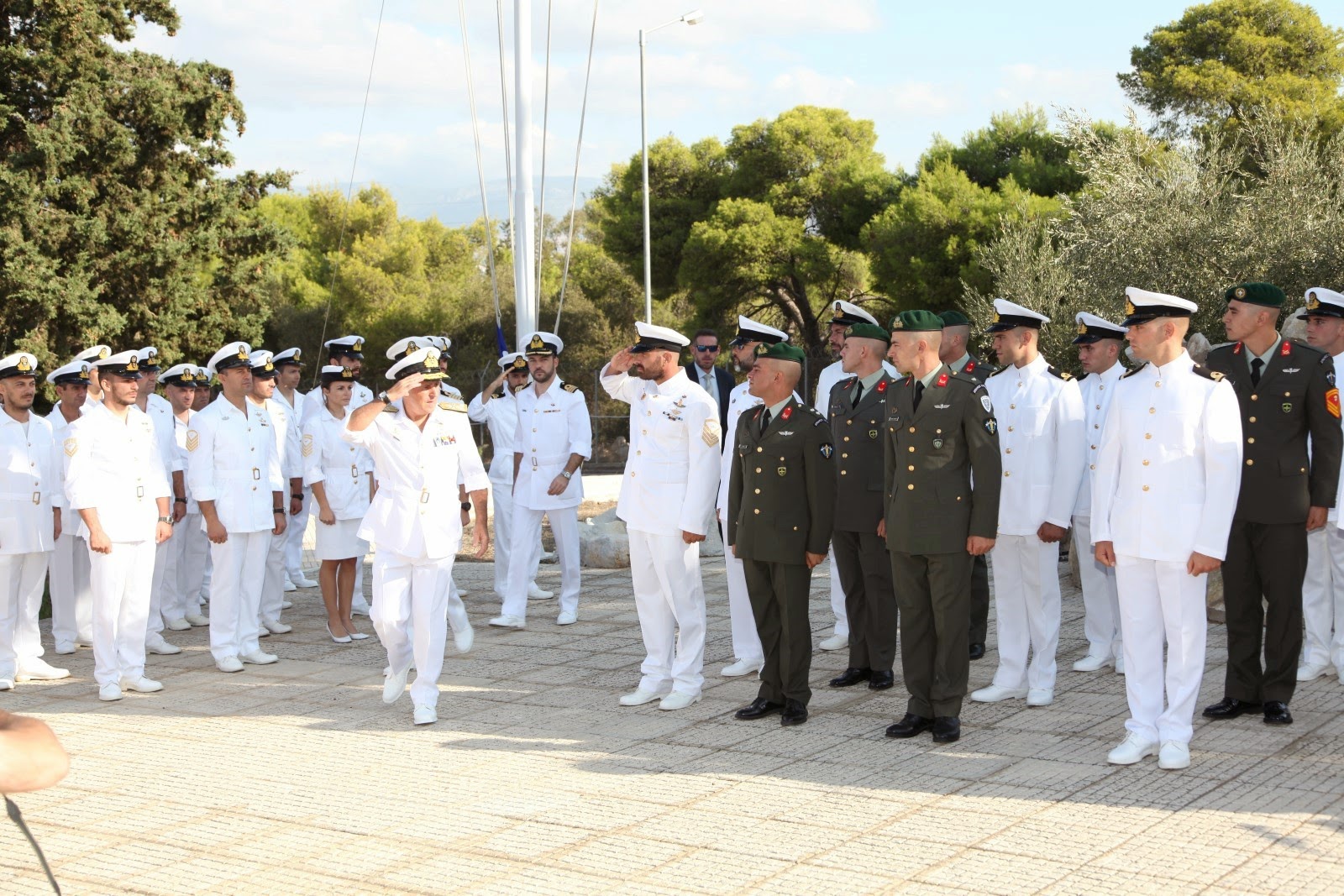 Παρουσία Αρχηγού ΓΕΝ στην Τελετή Απονομής Πτυχίων των Αποφοίτων του 180ου Σχολείου Υποβρύχιων Καταστροφών - Φωτογραφία 2