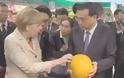 Η Μέρκελ έσυρε τον Κινέζο Πρωθυπουργό στο σούπερ μάρκετ - Φωτογραφία 4